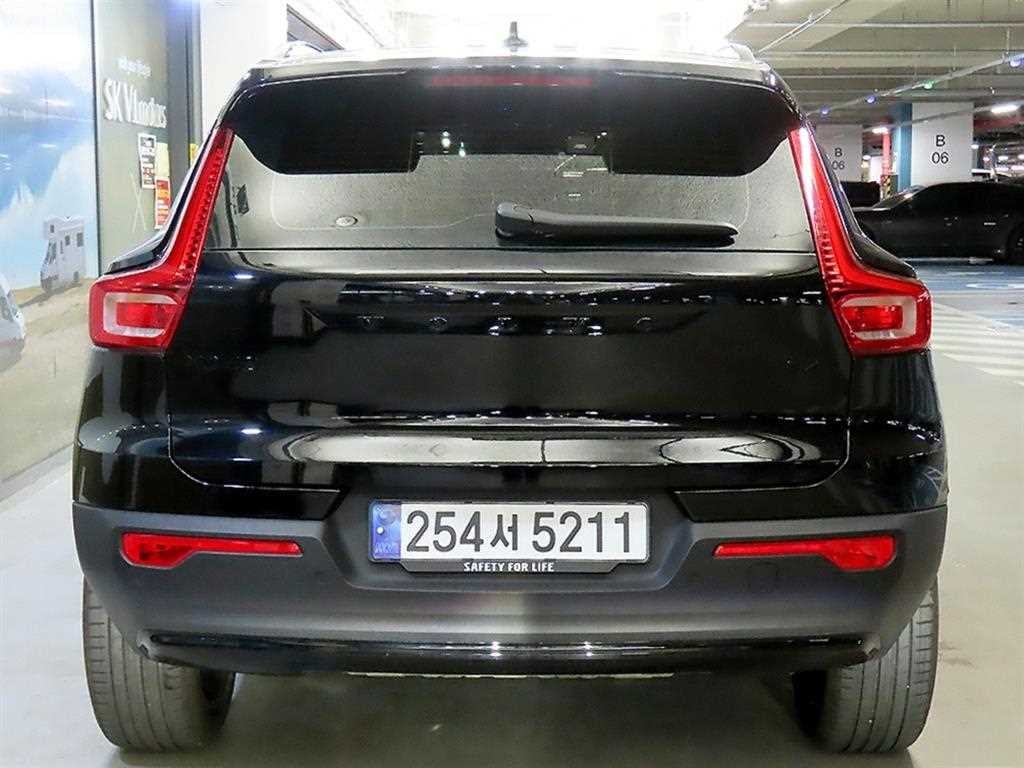 볼보 XC40 B4 AWD 블랙 에디션 이미지 5