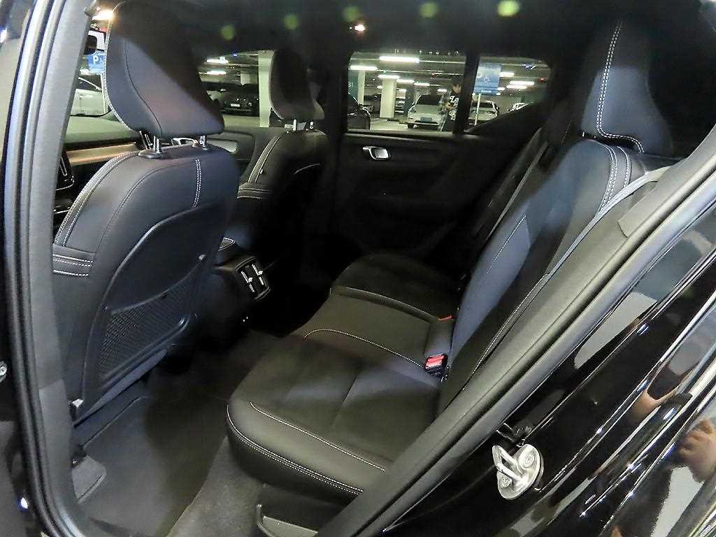 볼보 XC40 B4 AWD 블랙 에디션 이미지 7