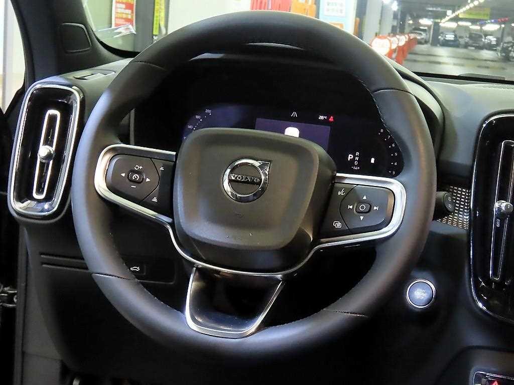 볼보 XC40 B4 AWD 블랙 에디션 이미지 8