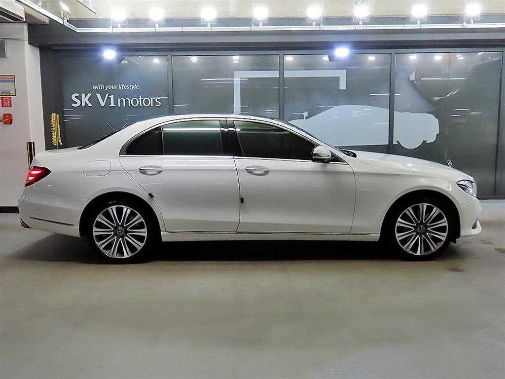 벤츠 E 클래스 E-클래스 W213 E400 4MATIC 익스클루시브 이미지 3