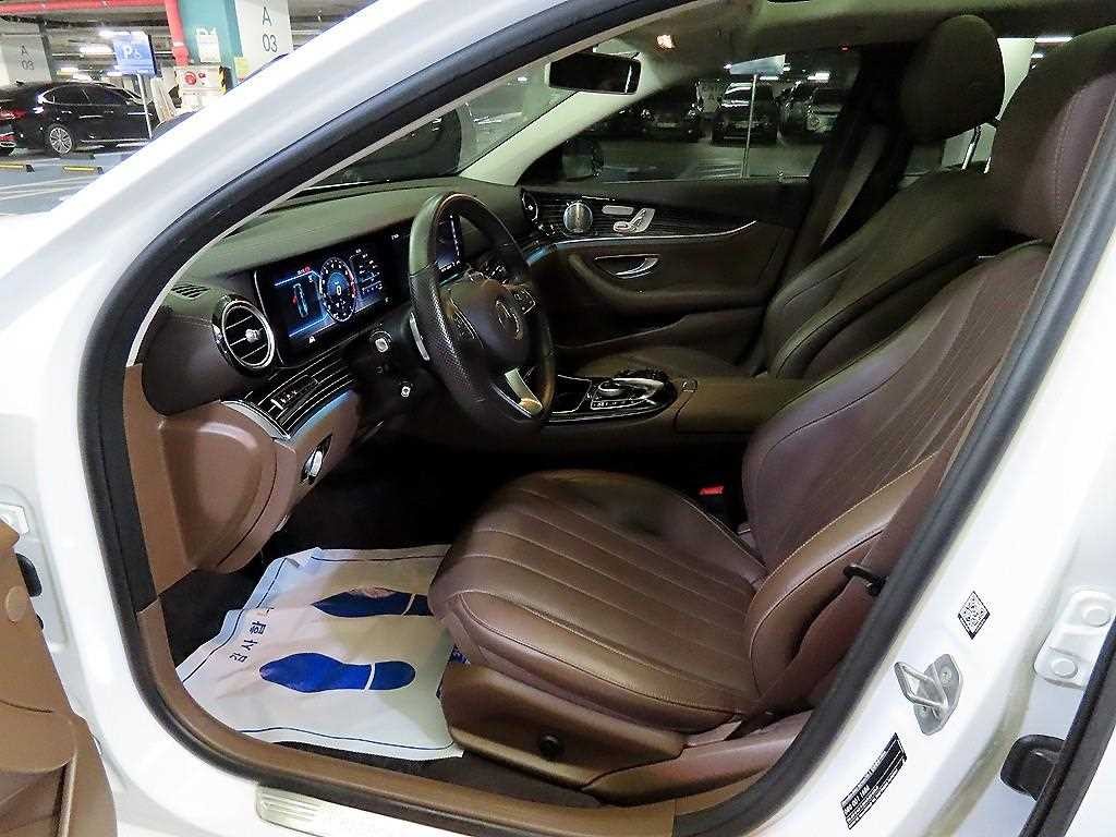 벤츠 E 클래스 E-클래스 W213 E400 4MATIC 익스클루시브 이미지 6