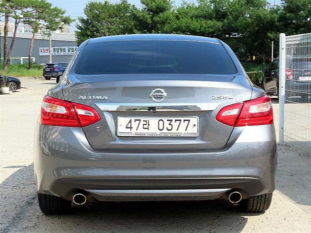 닛산 알티마 2.5 이미지 4