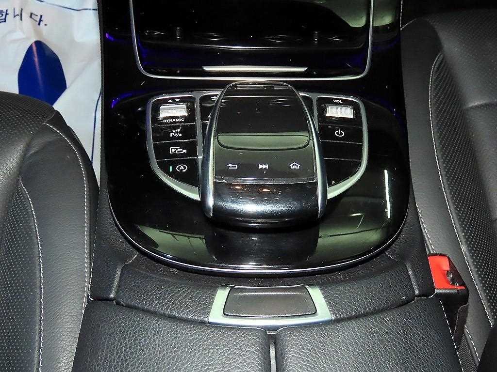 벤츠 E 클래스 E-클래스 W213 E300 4MATIC 아방가르드 이미지 13