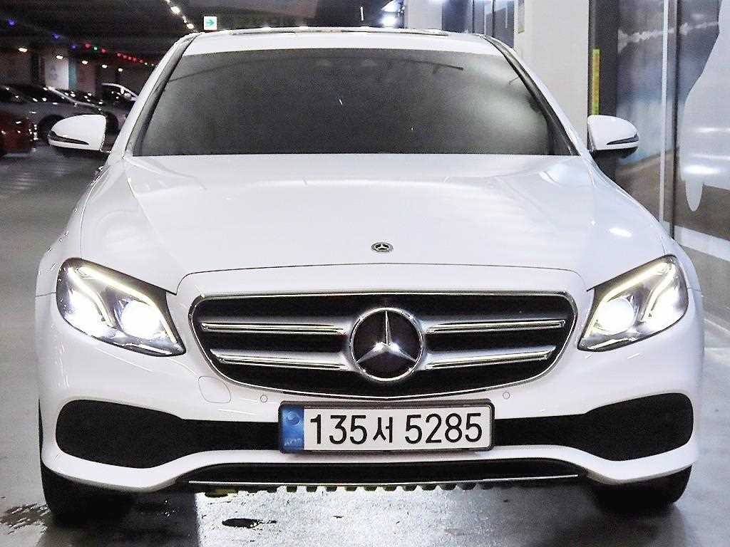 벤츠 E 클래스 E-클래스 W213 E300 4MATIC 아방가르드 이미지 2