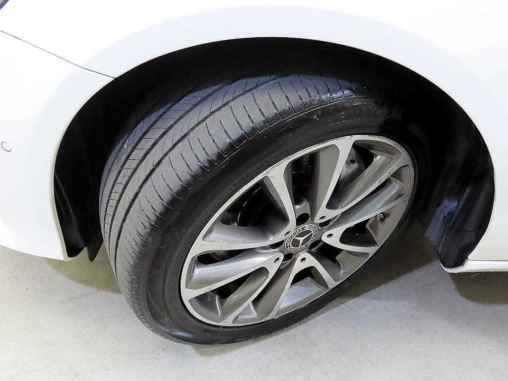 벤츠 E 클래스 E-클래스 W213 E300 4MATIC 아방가르드 이미지 20