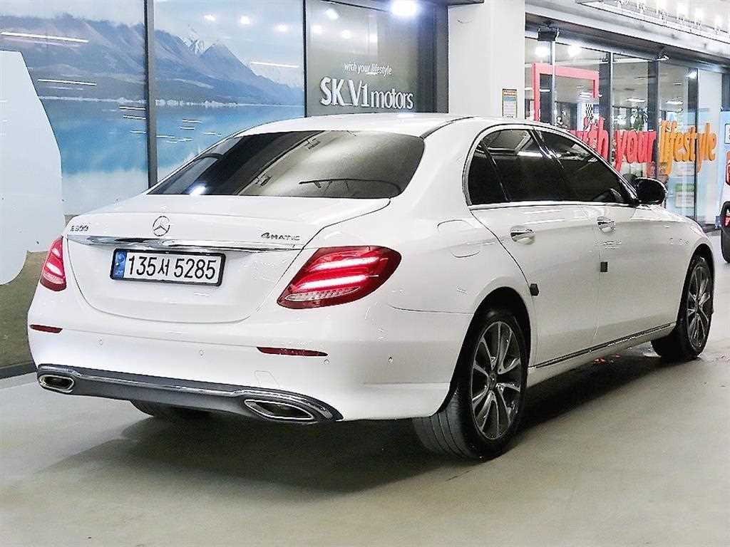벤츠 E 클래스 E-클래스 W213 E300 4MATIC 아방가르드 이미지 4