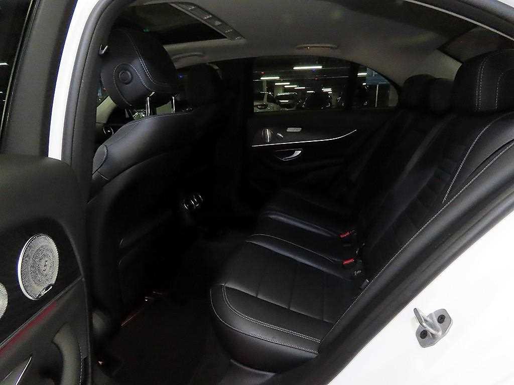 벤츠 E 클래스 E-클래스 W213 E300 4MATIC 아방가르드 이미지 7