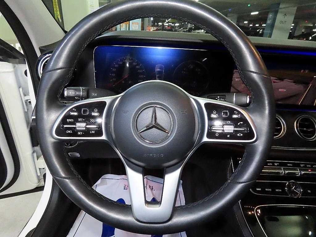 벤츠 E 클래스 E-클래스 W213 E300 4MATIC 아방가르드 이미지 8