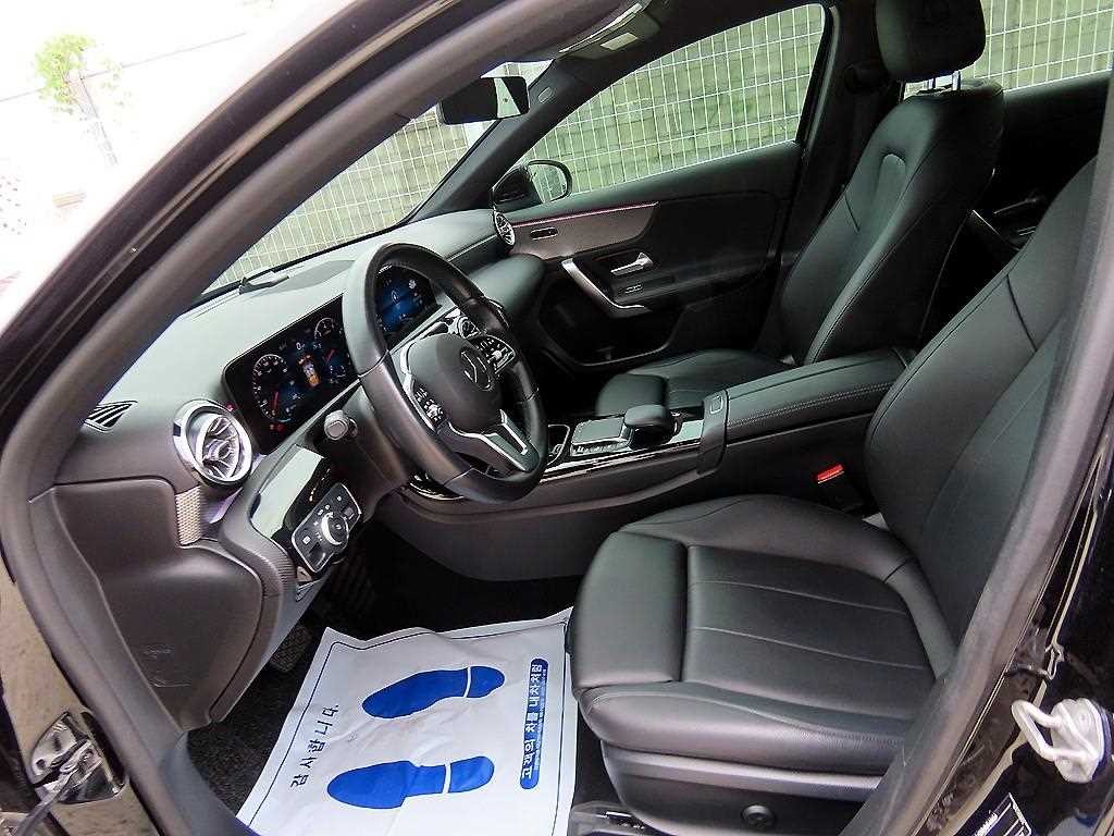 벤츠 A 클래스 A클래스 W177 A220 세단 이미지 5