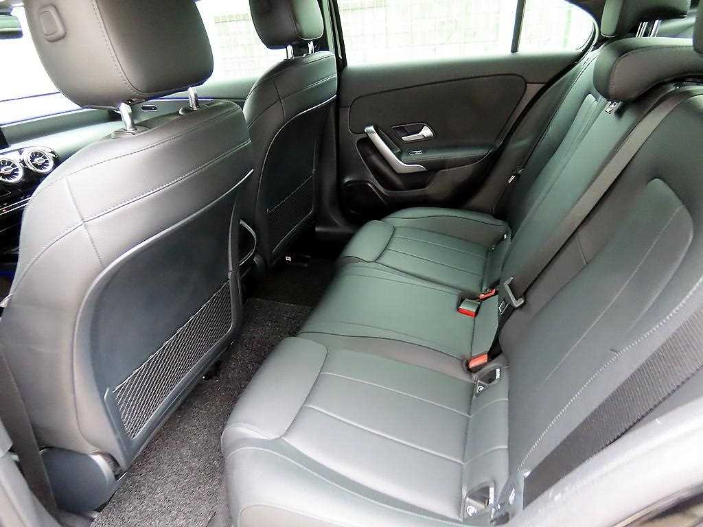벤츠 A 클래스 A클래스 W177 A220 세단 이미지 6