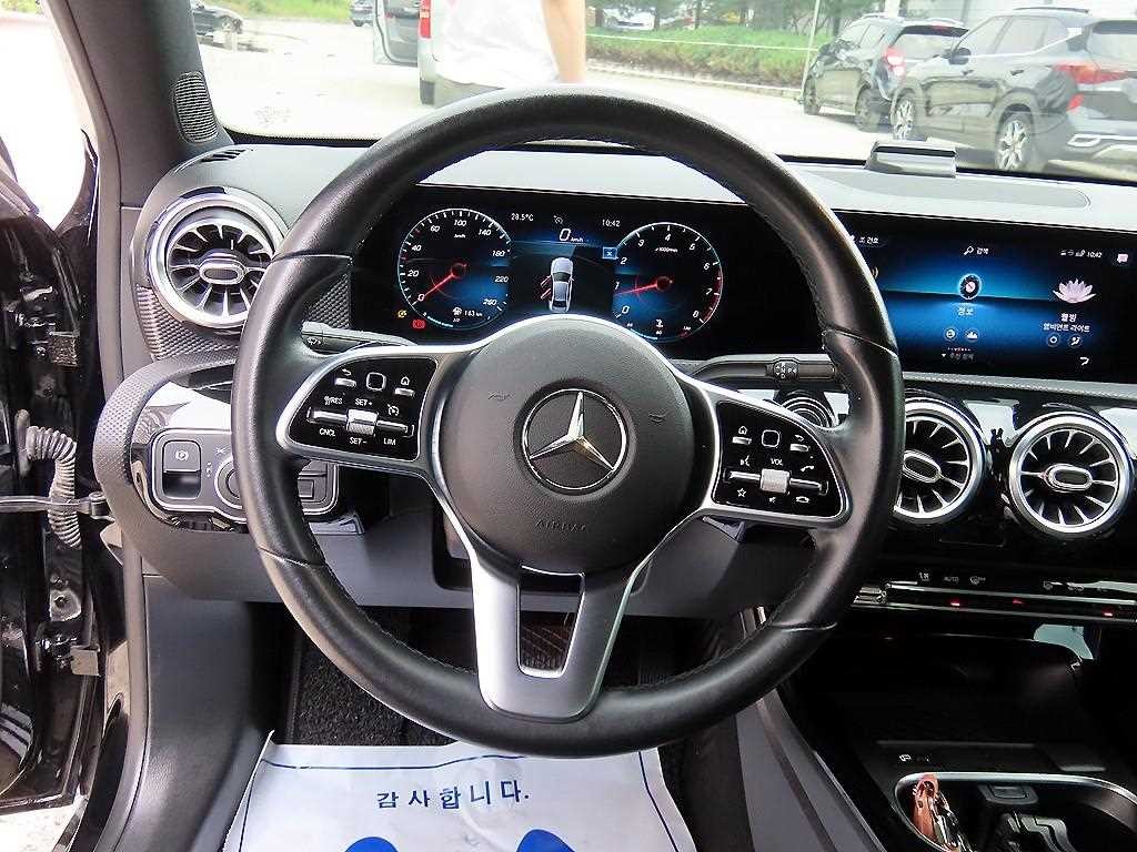 벤츠 A 클래스 A클래스 W177 A220 세단 이미지 8
