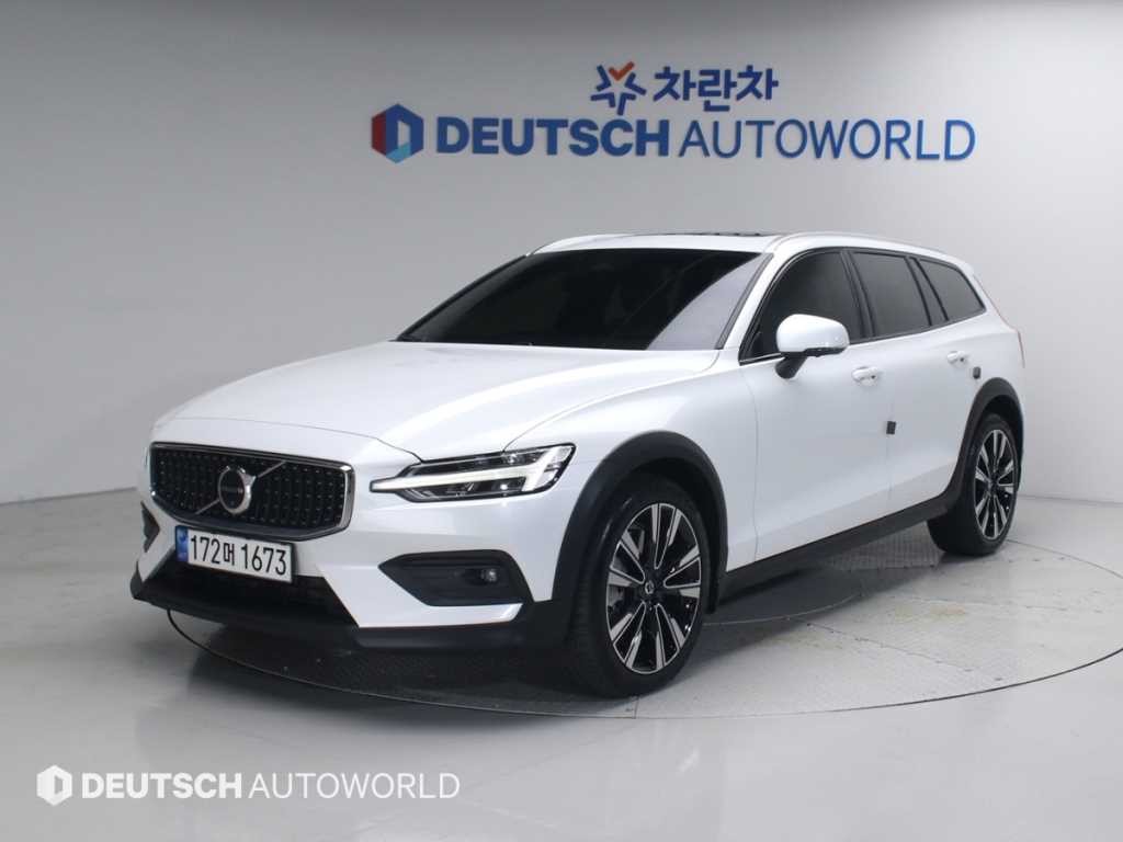 볼보 V60 V60 크로스 컨트리 2세대 2.0 B5 얼티메이트 AWD 이미지 1