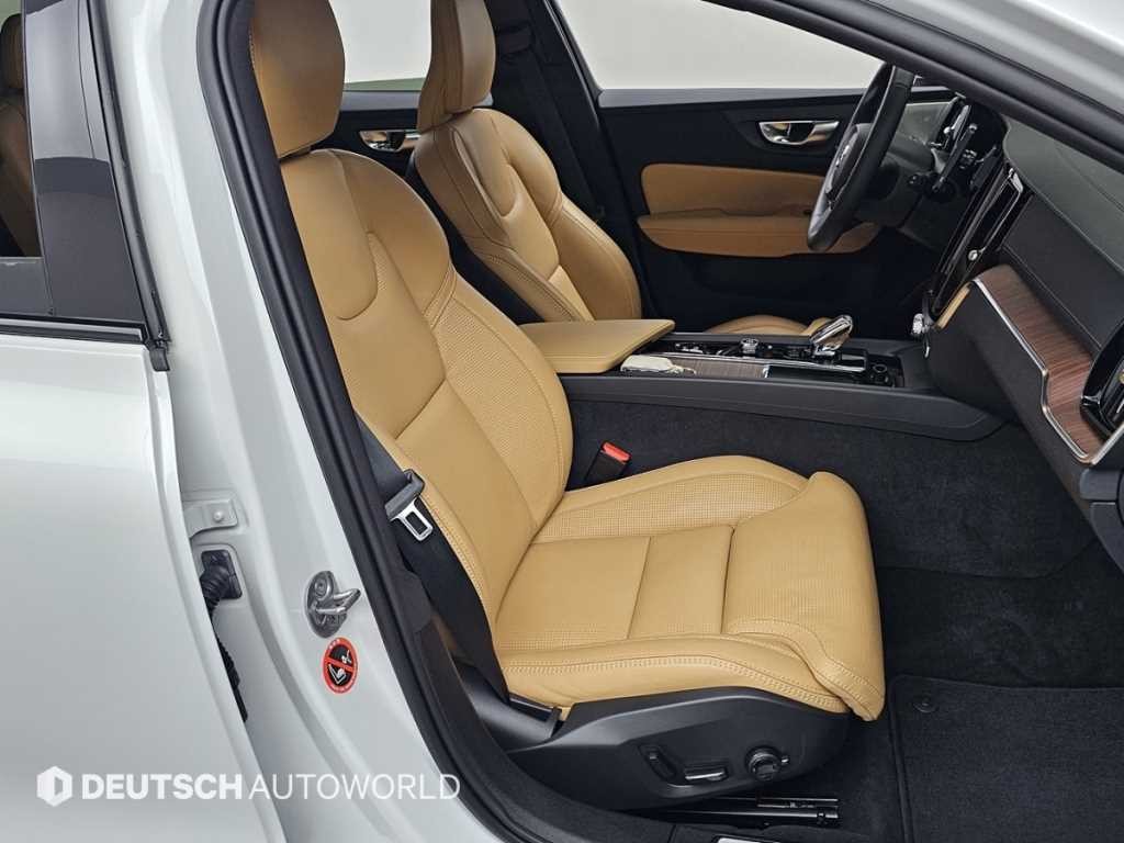 볼보 V60 V60 크로스 컨트리 2세대 2.0 B5 얼티메이트 AWD 이미지 10