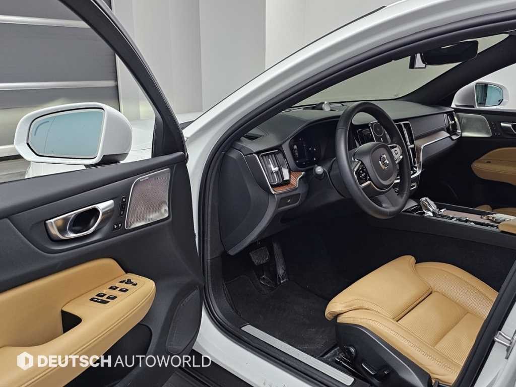 볼보 V60 V60 크로스 컨트리 2세대 2.0 B5 얼티메이트 AWD 이미지 11