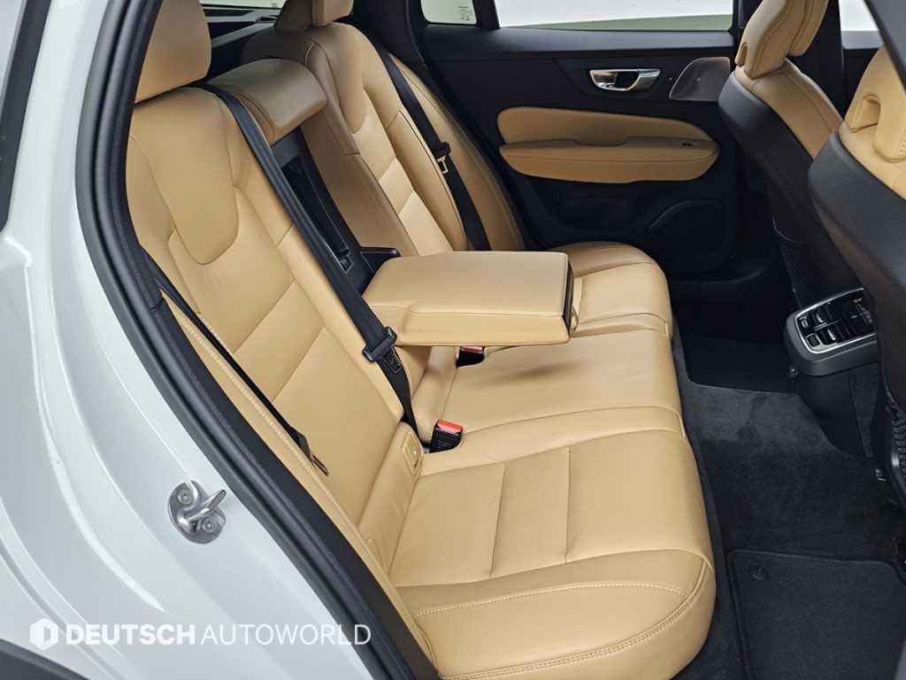 볼보 V60 V60 크로스 컨트리 2세대 2.0 B5 얼티메이트 AWD 이미지 12