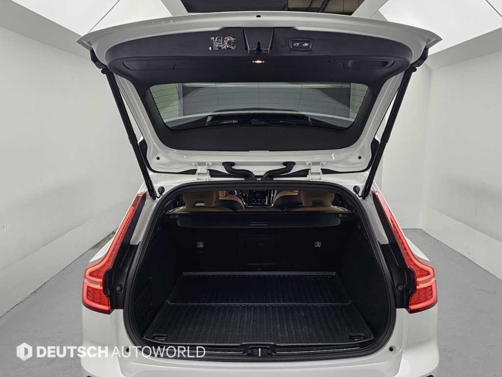 볼보 V60 V60 크로스 컨트리 2세대 2.0 B5 얼티메이트 AWD 이미지 19