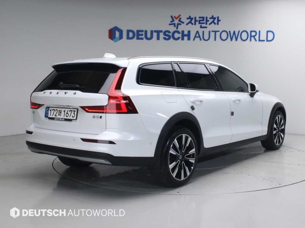 볼보 V60 V60 크로스 컨트리 2세대 2.0 B5 얼티메이트 AWD 이미지 2