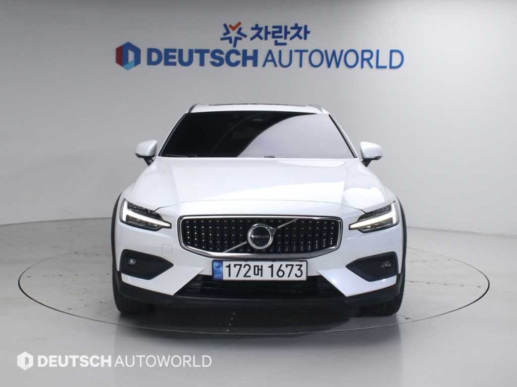 볼보 V60 V60 크로스 컨트리 2세대 2.0 B5 얼티메이트 AWD 이미지 3