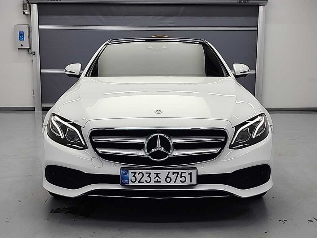 벤츠 E 클래스 E-클래스 W213 E300 4MATIC 아방가르드 이미지 2