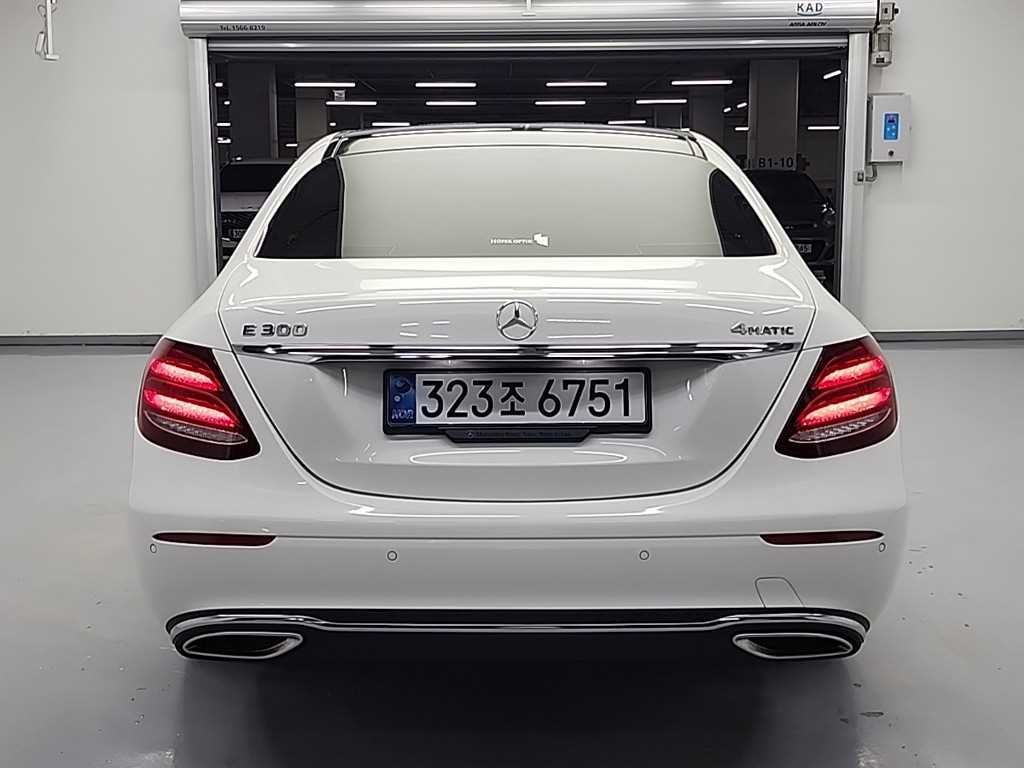 벤츠 E 클래스 E-클래스 W213 E300 4MATIC 아방가르드 이미지 3