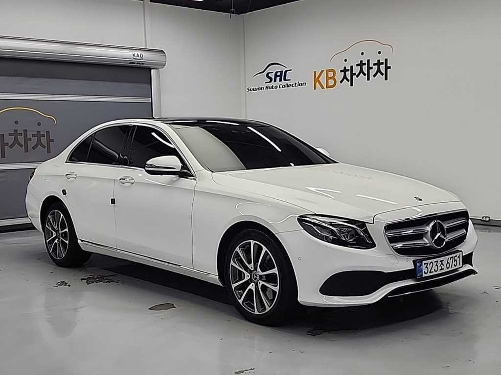 벤츠 E 클래스 E-클래스 W213 E300 4MATIC 아방가르드 이미지 4