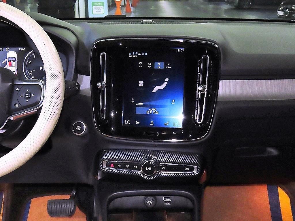 볼보 XC40 B4 AWD 인스크립션 이미지 11