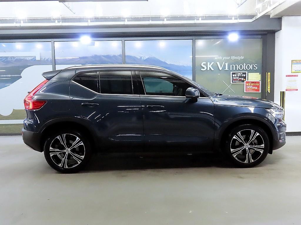 볼보 XC40 B4 AWD 인스크립션 이미지 3