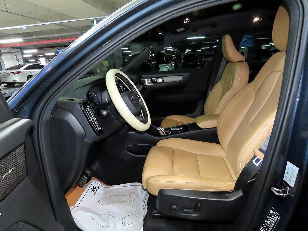 볼보 XC40 B4 AWD 인스크립션 이미지 6