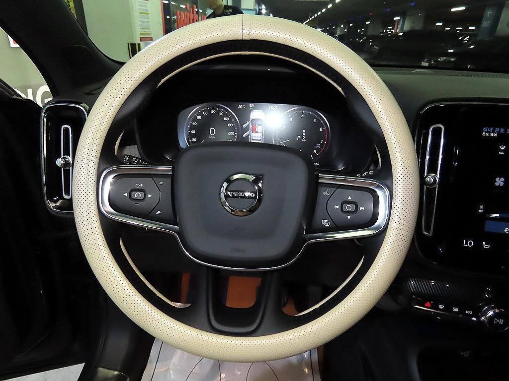 볼보 XC40 B4 AWD 인스크립션 이미지 8