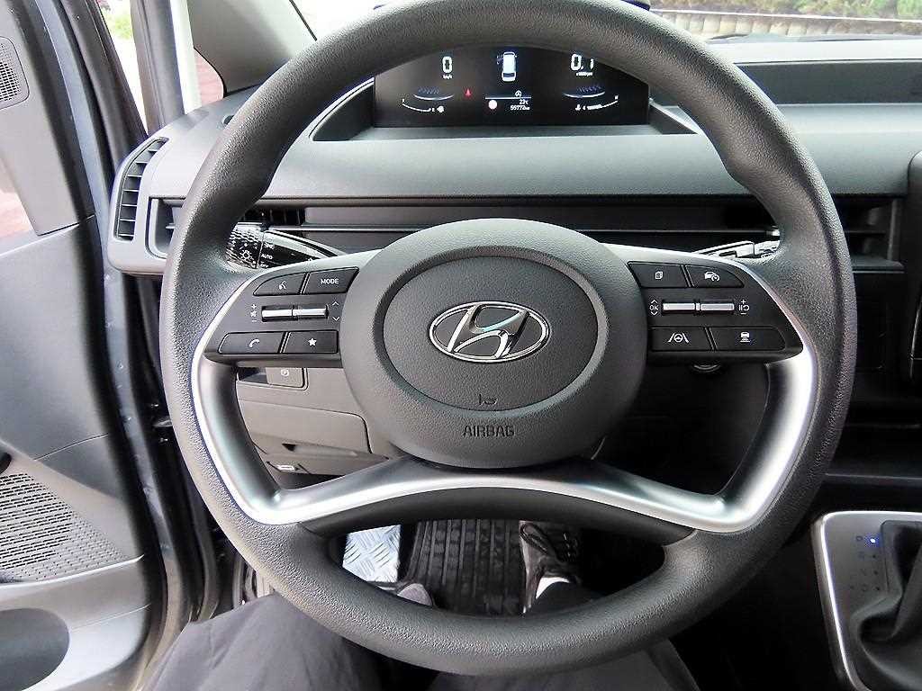 현대 스타리아 2WD 디젤 카고 스마트 3인승 이미지 8