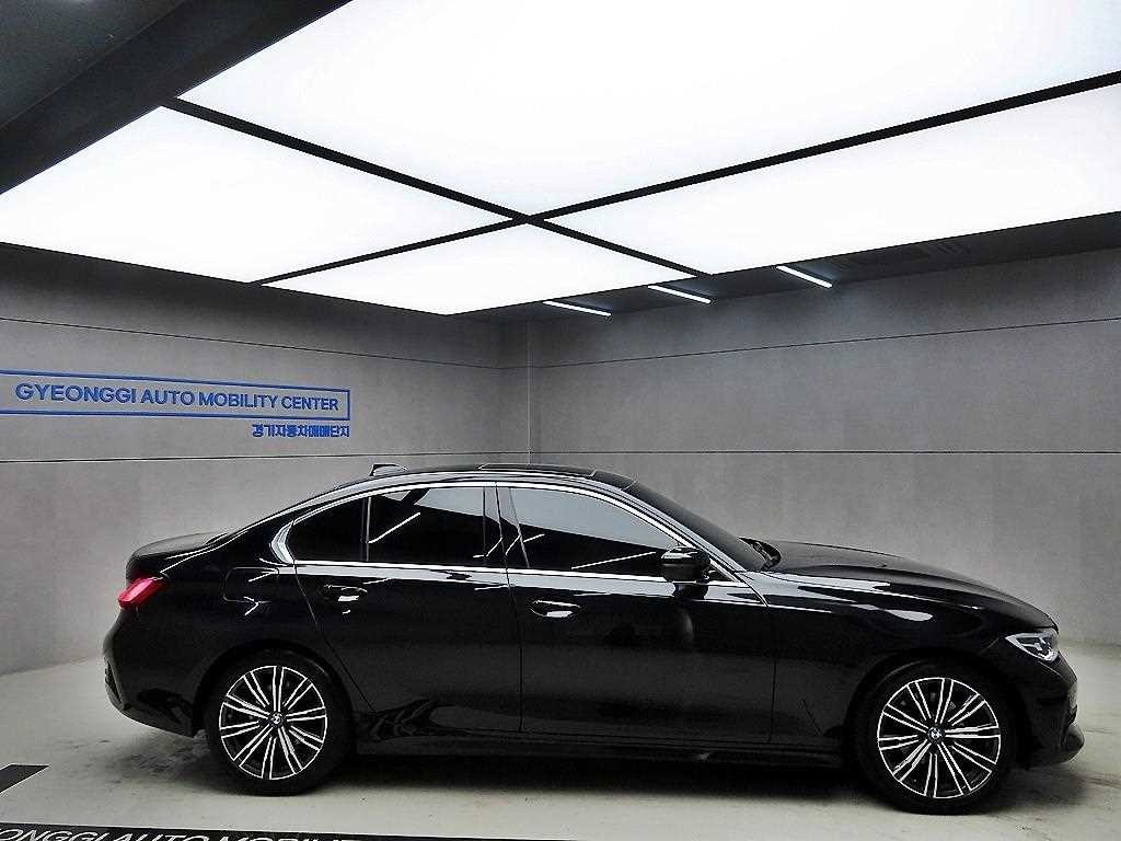 BMW 3시리즈 3시리즈 (G20) 320i M 스포츠 이미지 2