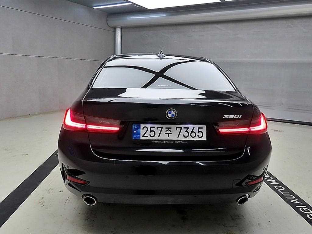 BMW 3시리즈 3시리즈 (G20) 320i M 스포츠 이미지 3