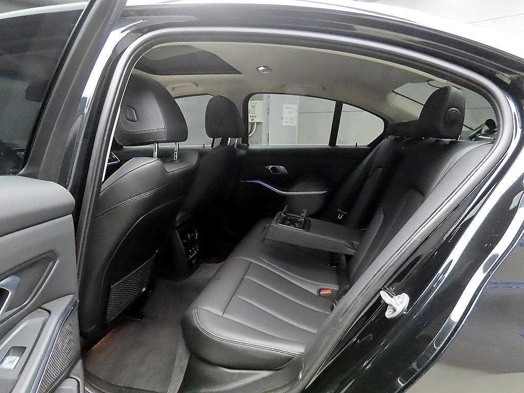 BMW 3시리즈 3시리즈 (G20) 320i M 스포츠 이미지 6
