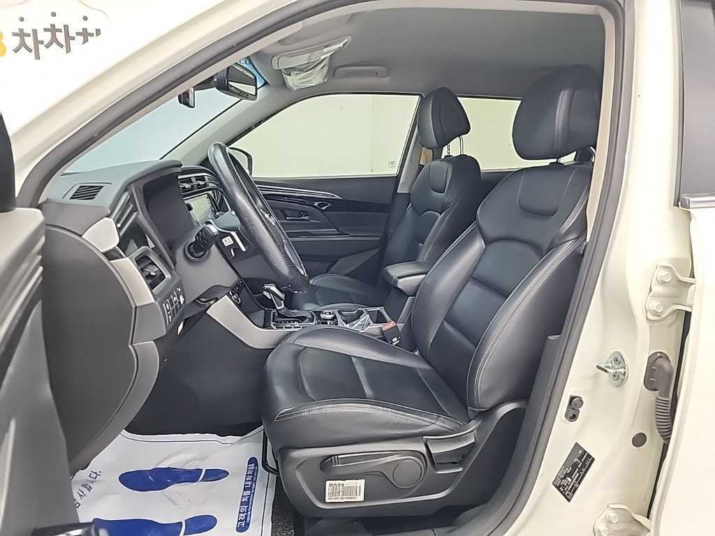 KG모빌리티(쌍용) 코란도 뷰티풀코란도 2WD 가솔린 1.5 C5 플러스 이미지 11