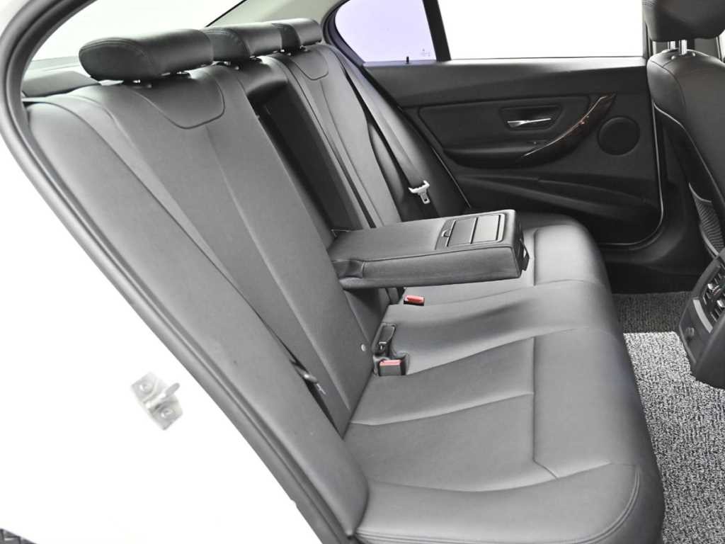 BMW 3시리즈 3시리즈 (F30) 320i 이미지 12