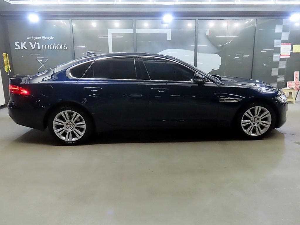 재규어 XF XF(X260) 2.0D 포트폴리오 이미지 3