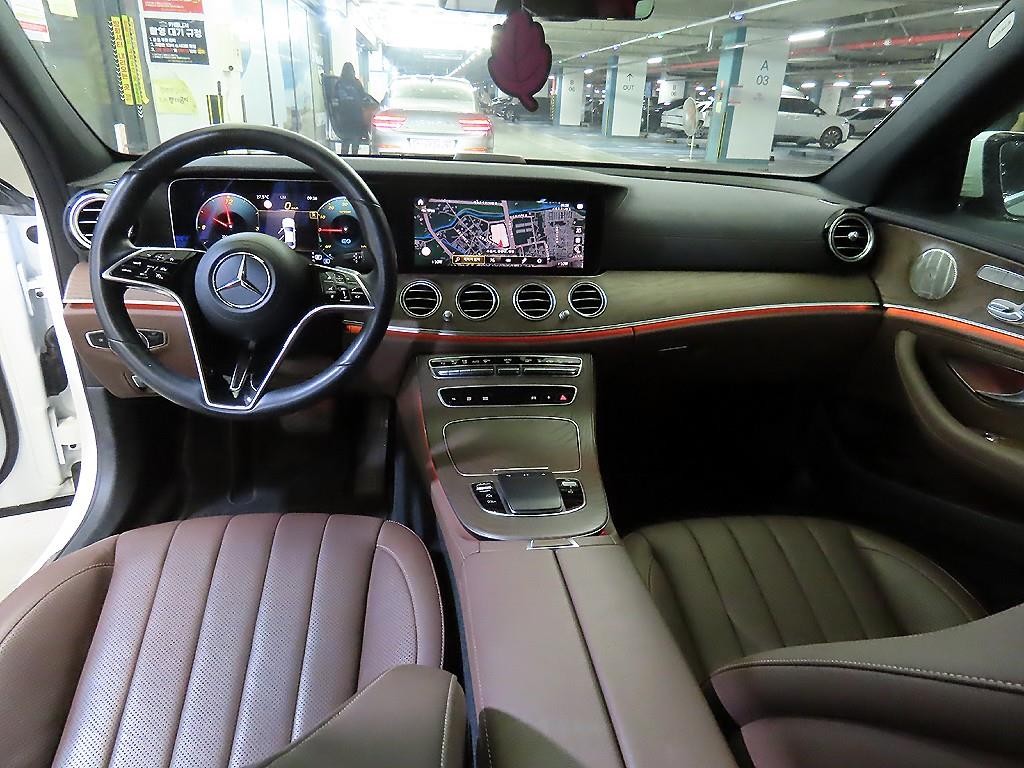 벤츠 E 클래스 E-클래스 W213 E300e 4MATIC 익스클루시브 이미지 10