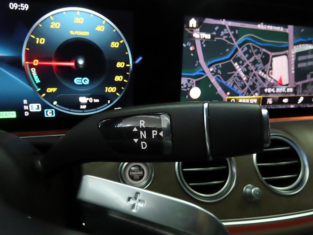 벤츠 E 클래스 E-클래스 W213 E300e 4MATIC 익스클루시브 이미지 12