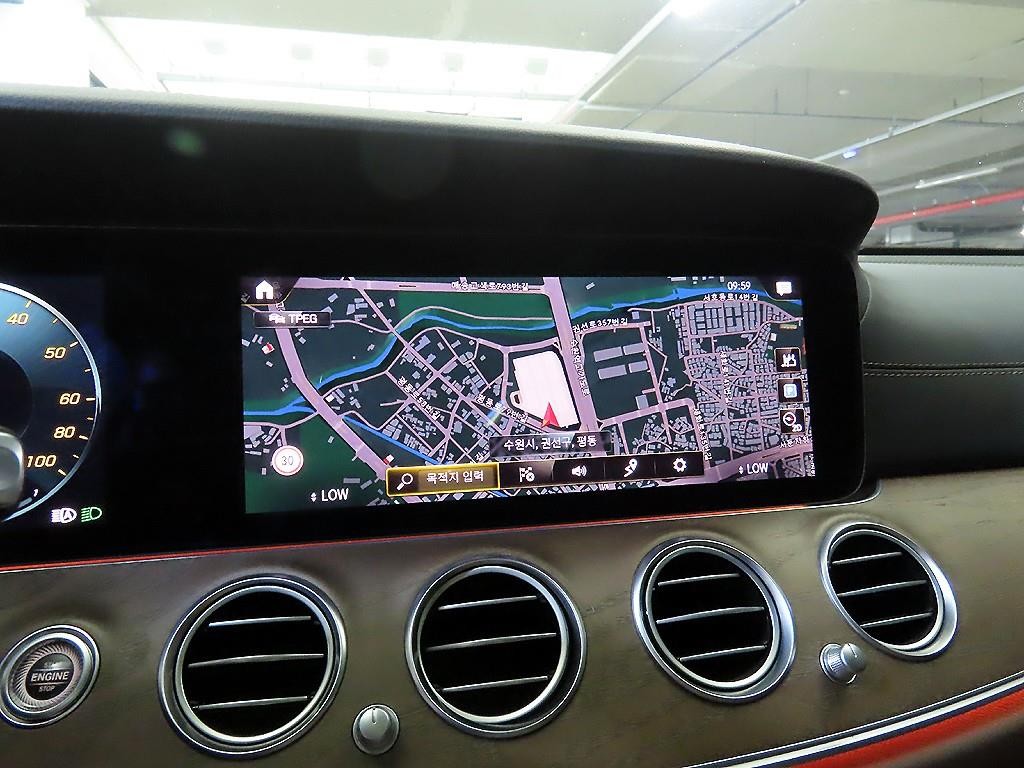 벤츠 E 클래스 E-클래스 W213 E300e 4MATIC 익스클루시브 이미지 13