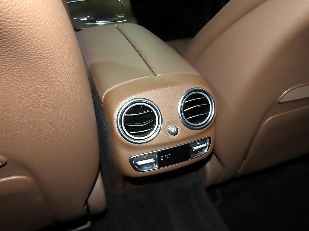 벤츠 E 클래스 E-클래스 W213 E300e 4MATIC 익스클루시브 이미지 15