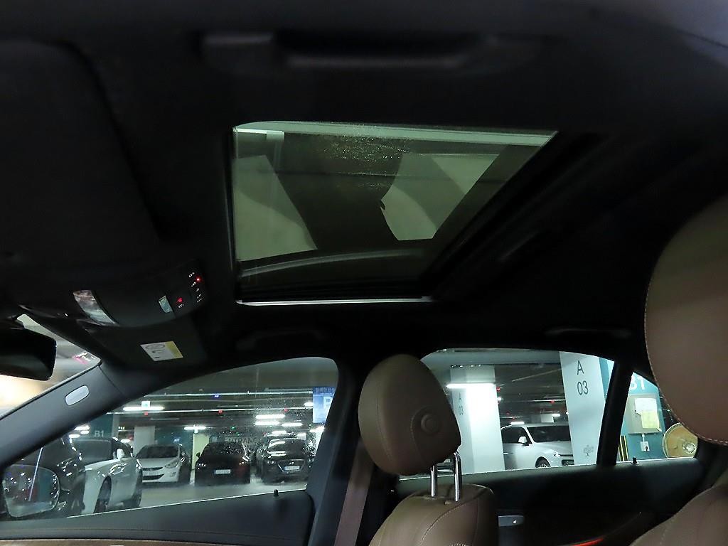벤츠 E 클래스 E-클래스 W213 E300e 4MATIC 익스클루시브 이미지 16