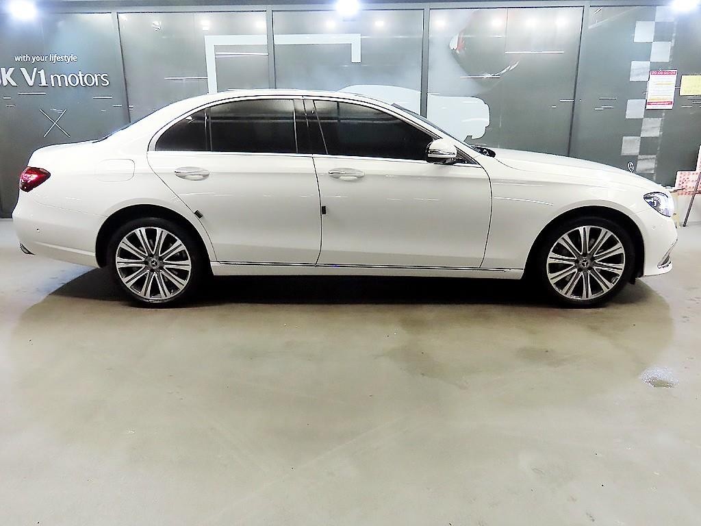 벤츠 E 클래스 E-클래스 W213 E300e 4MATIC 익스클루시브 이미지 3