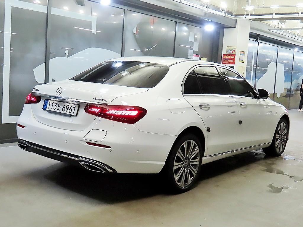 벤츠 E 클래스 E-클래스 W213 E300e 4MATIC 익스클루시브 이미지 4