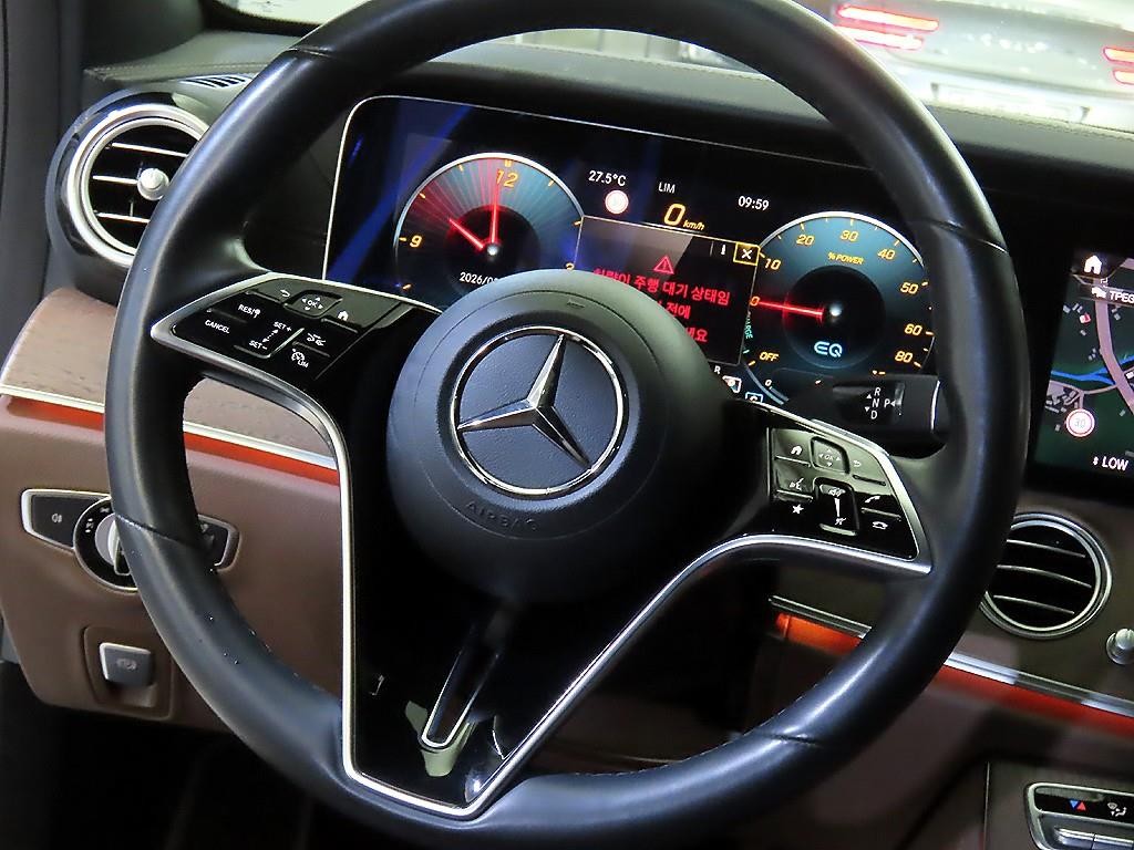 벤츠 E 클래스 E-클래스 W213 E300e 4MATIC 익스클루시브 이미지 8