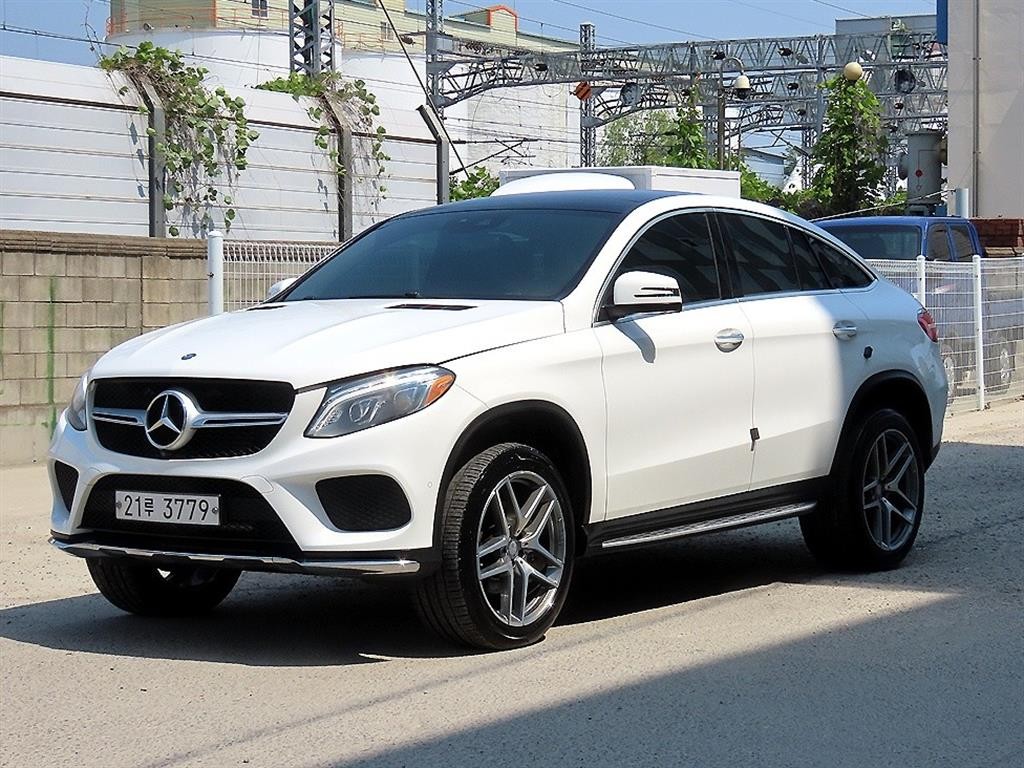 벤츠 GLE 클래스 GLE 클래스 W166 GLE 350 d 4MATIC 쿠페 이미지 2