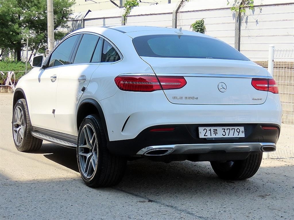 벤츠 GLE 클래스 GLE 클래스 W166 GLE 350 d 4MATIC 쿠페 이미지 3