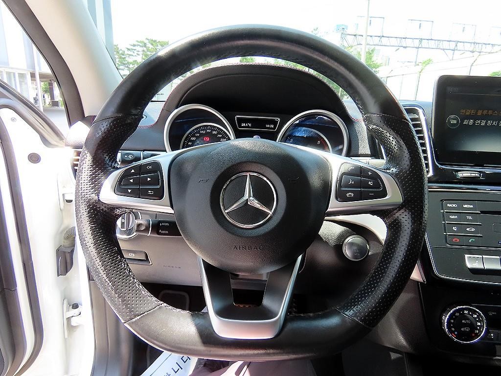 벤츠 GLE 클래스 GLE 클래스 W166 GLE 350 d 4MATIC 쿠페 이미지 8
