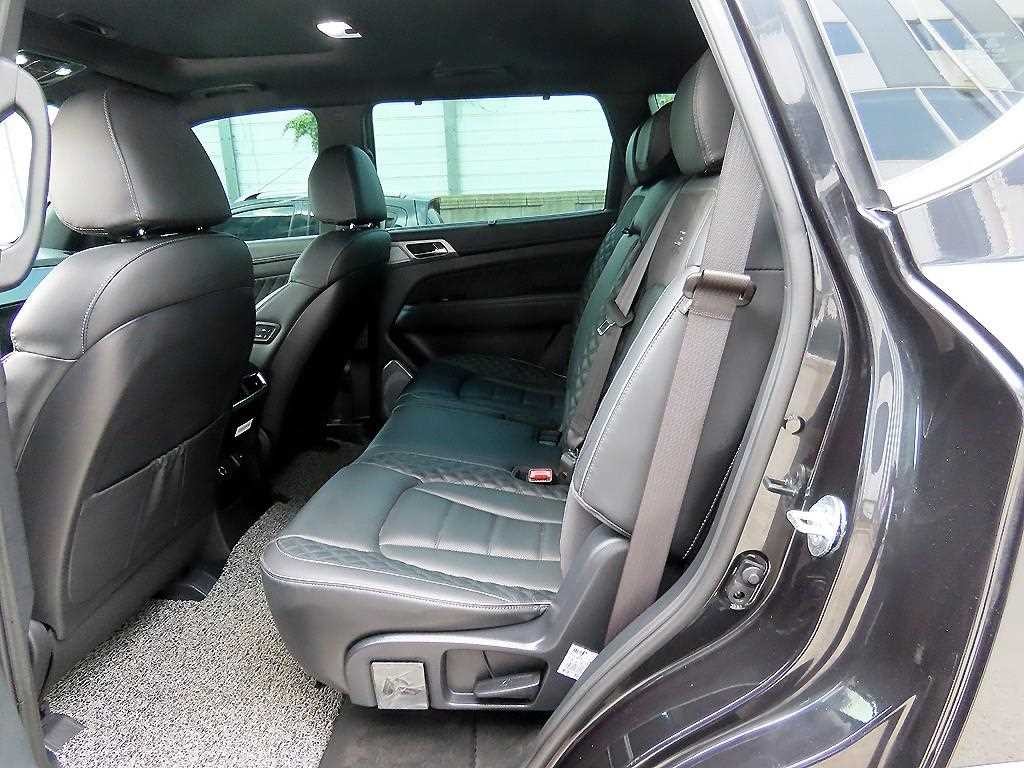 KG모빌리티(쌍용) 렉스턴 올 뉴 렉스턴 (Y450) 디젤 2.2 4WD 더 블랙 이미지 7