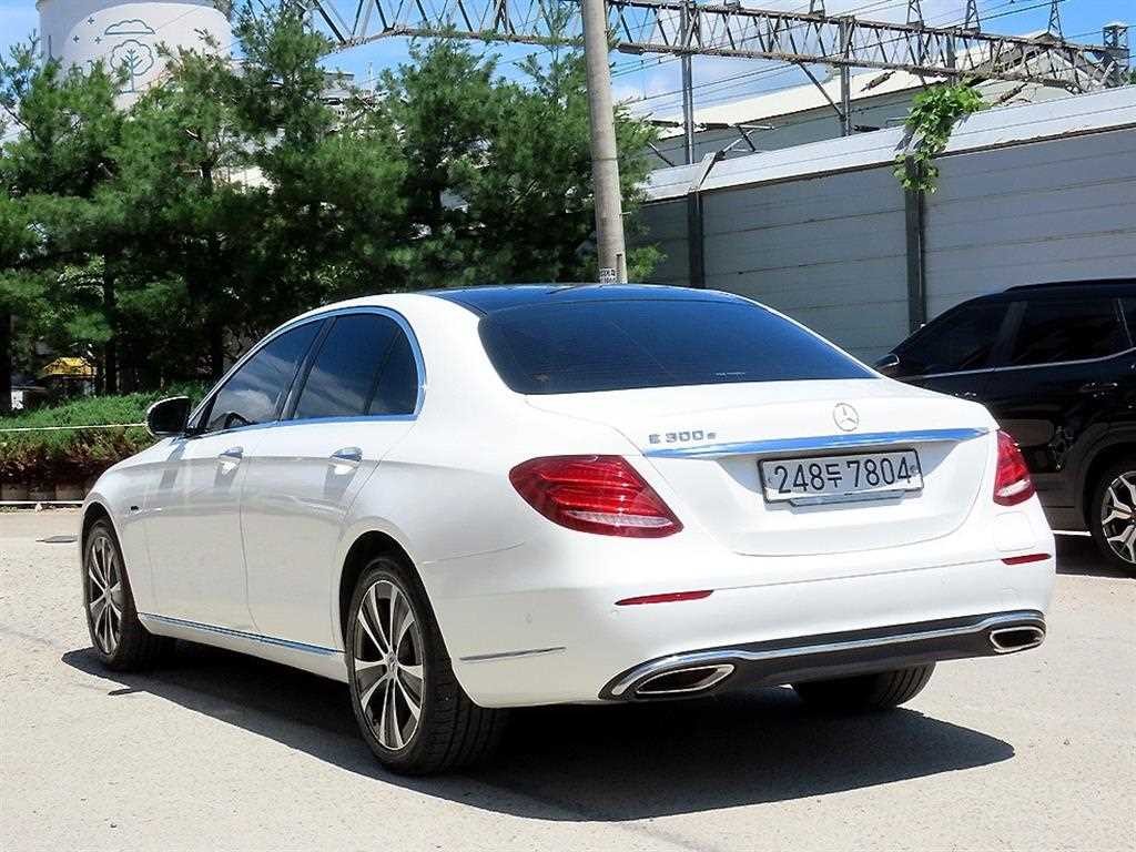 벤츠 E 클래스 E-클래스 W213 E300e 익스클루시브 이미지 3