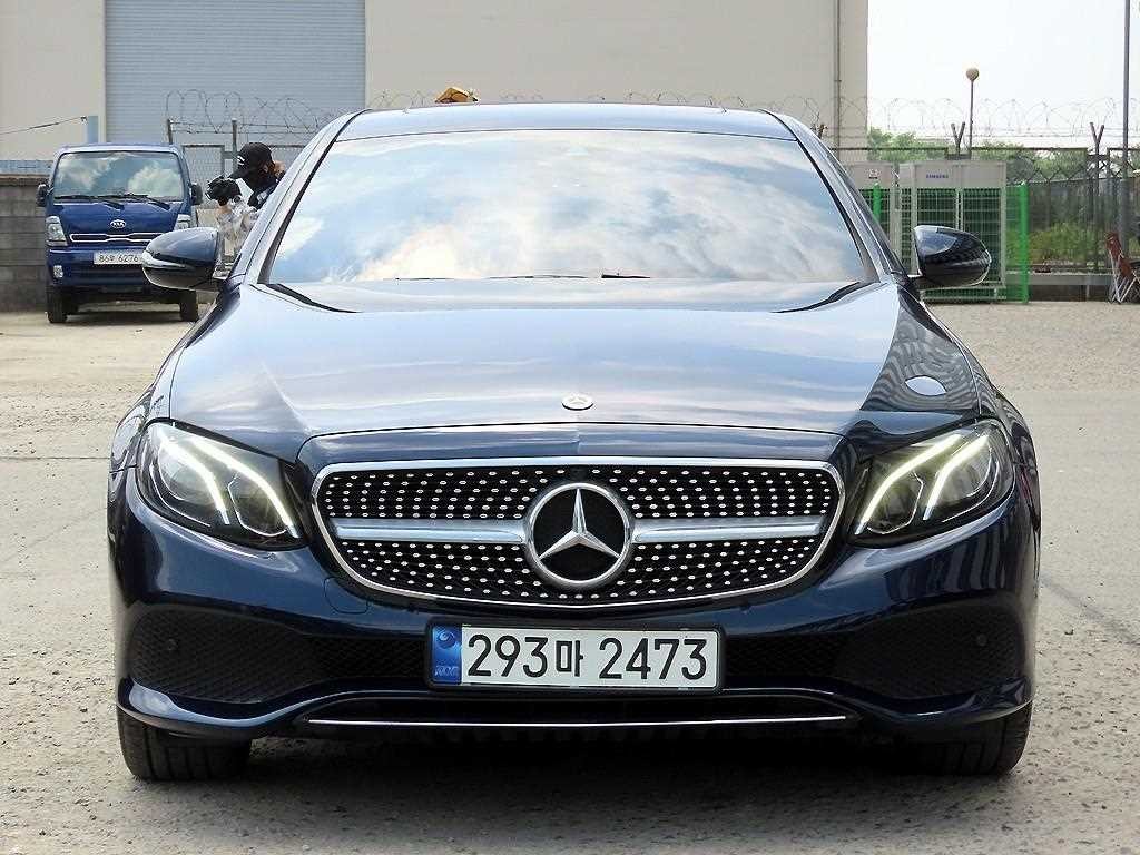 벤츠 E 클래스 E-클래스 W213 E300 아방가르드 이미지 1
